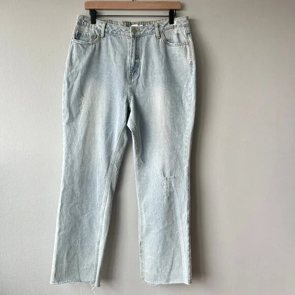 Avec Les Filles Light Wash Distressed Straight Leg Split Seam Jeans Womens Sz 31 - Picture 2 of 9